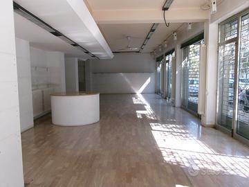 Ampio locale commerciale zona centrale