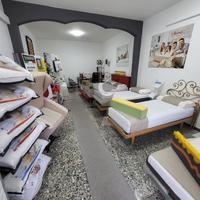 Luminoso negozio in centro