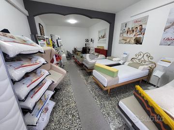 Luminoso negozio in centro