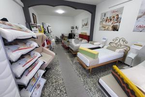 Luminoso negozio in centro