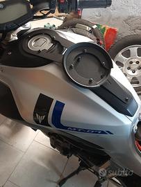 Staffa per borsa serbatoio yamaha mt 07 come nuova