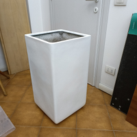 Vaso bianco in vetroresina