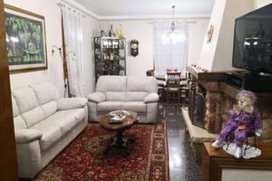Casa indipendente di 300 m² con più di 5 locali e 