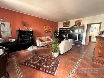 Appartamento con mansarda e terrazzo a livello