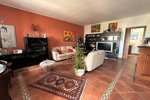 Appartamento con mansarda e terrazzo a livello