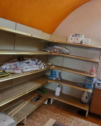 scaffalatura per negozio alimentari