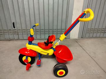 Triciclo con maniglione