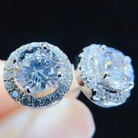 Orecchini in platino 950 e moissanite