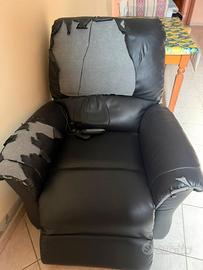 Poltrona relax massaggiante con funzione autoaiuto