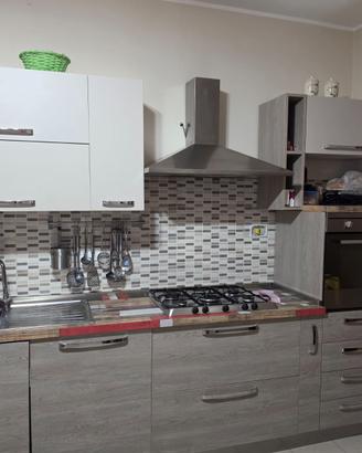 Cucina ARREDO3 moderna con penisola/dispensa