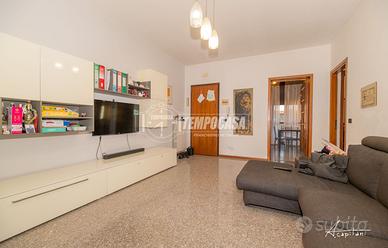 Modena Est - Trilocale con ampio garage!