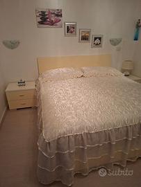 Camera da letto  moderna bianca