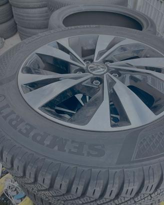 Cerchioni in lega e gomme Polo Volkswagen