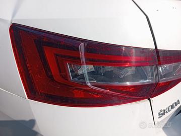 Fanale posteriore sx SKODA SUPERB 2018