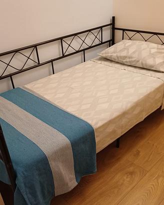 Letto singolo in metallo