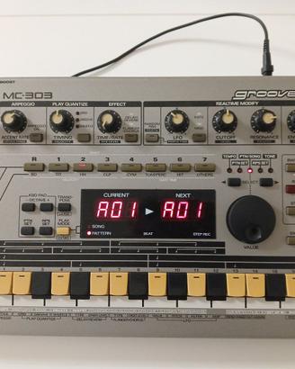 Roland MC-303 groovebox