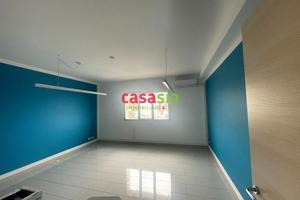 Trilocale per uso ufficio