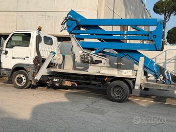 Camion Nissan TL 35/3 con Piattaforma Aerea