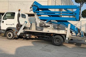 Camion Nissan TL 35/3 con Piattaforma Aerea