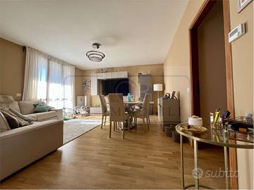 TRE LOCALI NON ARREDATO IN CENTRO