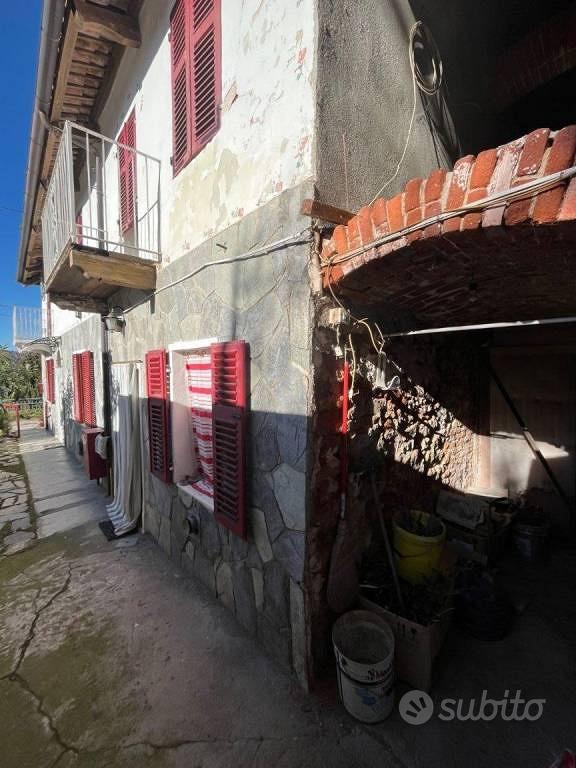 Rustico / Casale di 174 m² con 5 locali e box auto - Altro