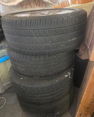 4 gomme con cerchi in lega per Audi A4