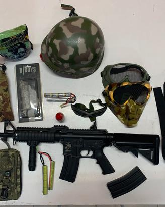Attrezzatura per sport con pallini e/o paintball
