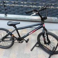 BICI BMX PRONTA ALL USO MANUBRIO GIRA DI  360•