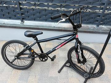 BICI BMX PRONTA ALL USO MANUBRIO GIRA DI  360•