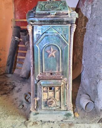 stufa legna vintage in smalto verde