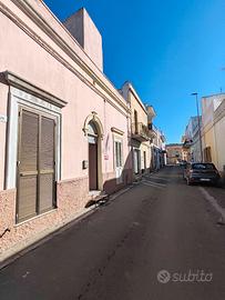 Centrale abitazione d'epoca con spazi esterni