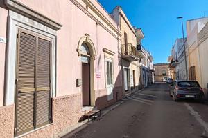 Centrale abitazione d'epoca con spazi esterni