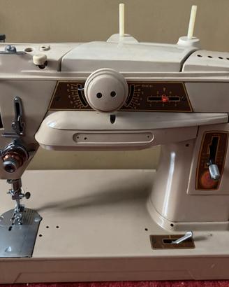 Macchina da cucire Singer 401 automatica