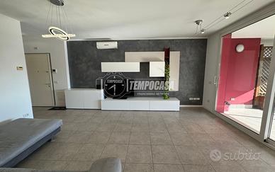 Appartamento con ampio terrazzo, libero da subito