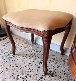 Sgabello in Legno Intagliato e Velluto