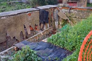 Fabbricato rurale inagibile + terreno edificabile