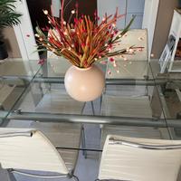 Tavolo in vetro + sedie in acciaio e nylon