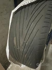 1 gomma usata 235/50/18 da tenere di scorta