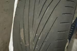 1 gomma usata 235/50/18 da tenere di scorta