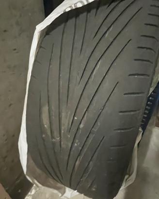 1 gomma usata 235/50/18 da tenere di scorta