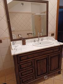 Mobile bagno in legno massello fatto a mano.