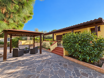 Villa bifamiliare con giardino