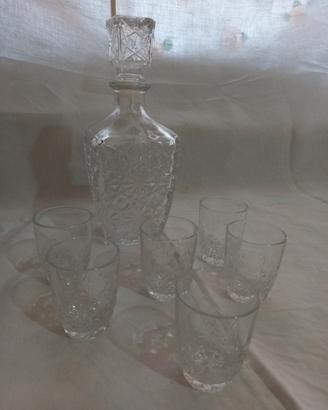Bottiglia per liquori con n. 6 bicchierini.