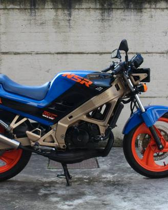 Honda NSR125F blu e nera