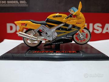 Modellino di Yamaha R1 YZF in scala 1/18