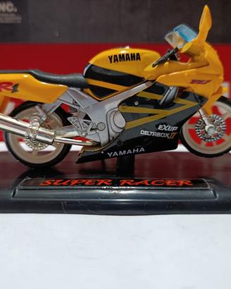 Modellino di Yamaha R1 YZF in scala 1/18
