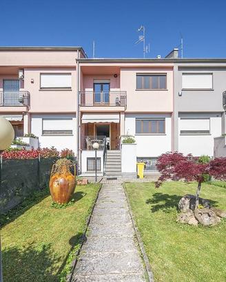 Villetta a schiera di 200 m² con 5 locali e box au
