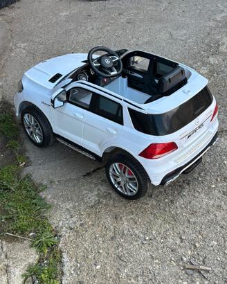 Macchina Mercedes bianca per bambini