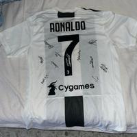 maglia juventus firmata da Cristiano Ronaldo e…
