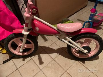 Bicicletta bimba e monopattino